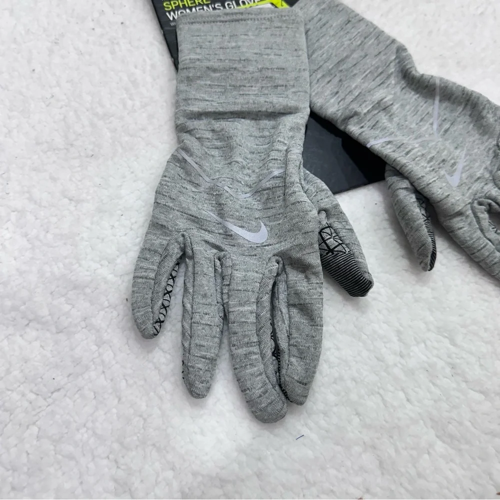 Women’s Grey Nike Running Gloves